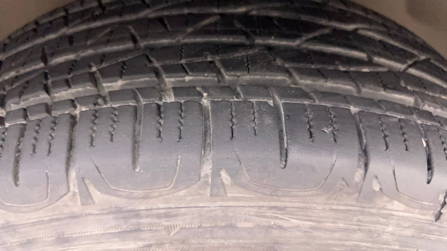 Used 2019 Jeep Compass Longitude (O) 1.4 Petrol AT Petrol Automatic tyres RIGHT FRONT TYRE TREAD VIEW