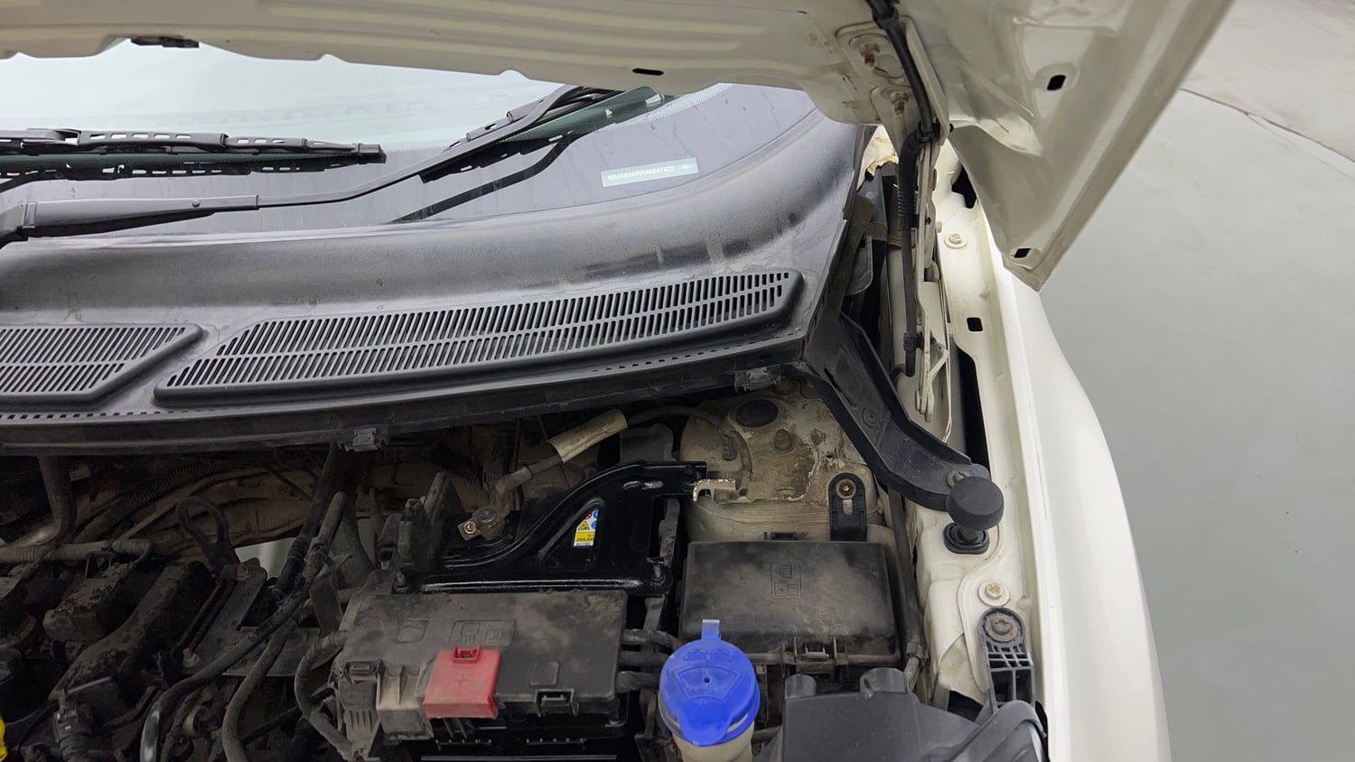 Used 2019 Ford EcoSport Titanium 1.5L Ti-VCT Petrol Manual engine ENGINE LEFT SIDE HINGE & APRON VIEW