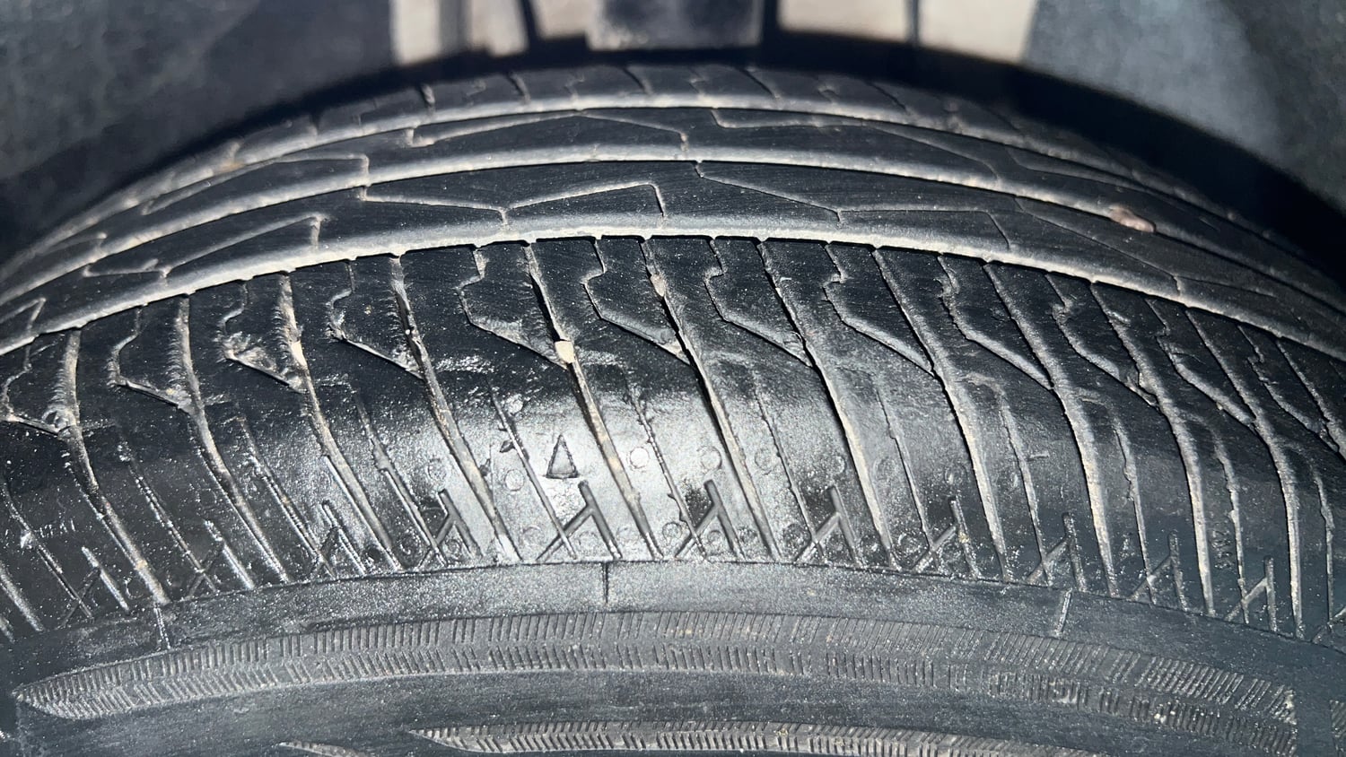 Used 2024 MG Motors Comet EV Excite FC Electric Automatic tyres RIGHT FRONT TYRE TREAD VIEW