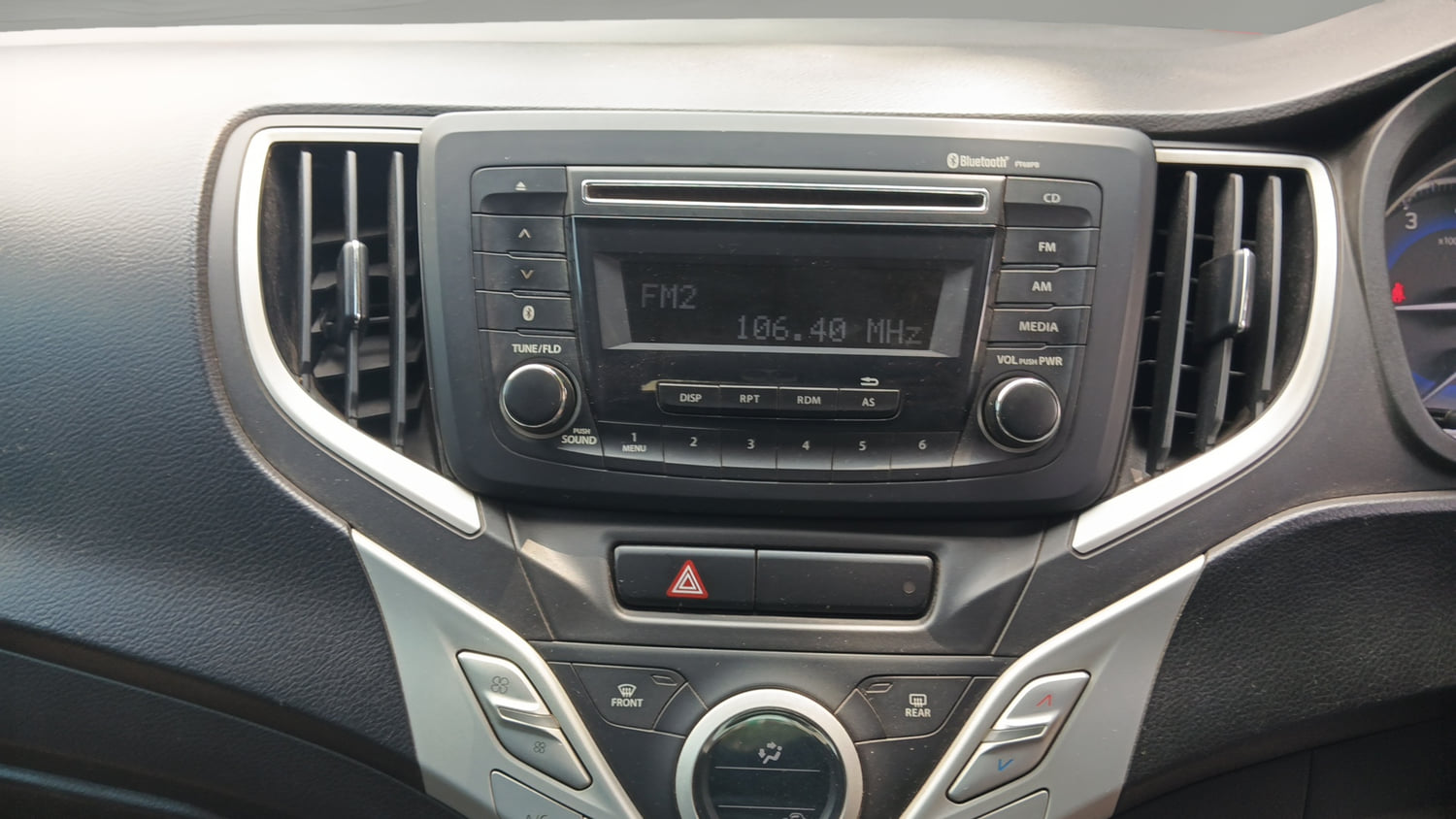 Used 2017 Maruti Suzuki Baleno Delta 1.2 Petrol Manual interior MUSIC SYSTEM & AC CONTROL VIEW