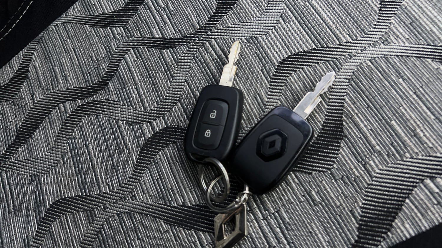 Used 2022 Renault Kwid RXT 1.0 AMT Petrol Automatic extra CAR KEY VIEW