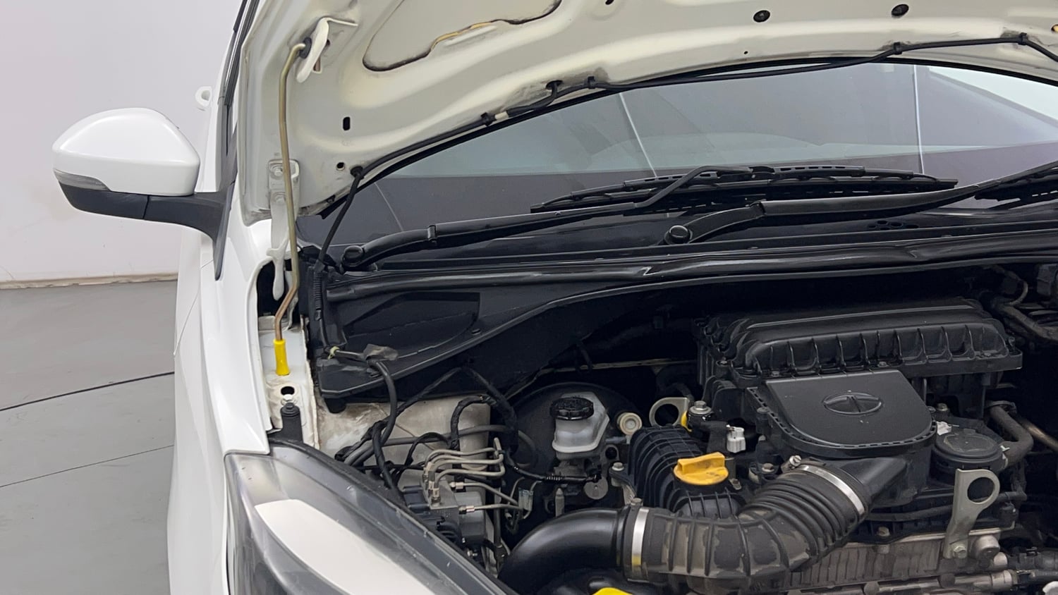 Used 2019 Tata Tiago Revotron XZ Plus Petrol Manual engine ENGINE RIGHT SIDE HINGE & APRON VIEW