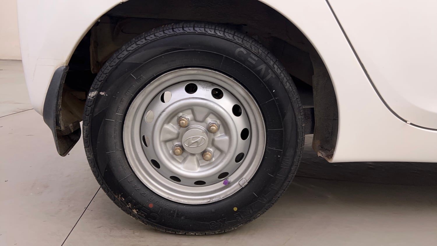 Used 2017 Hyundai Eon Era + Petrol Manual tyres RIGHT REAR TYRE RIM VIEW
