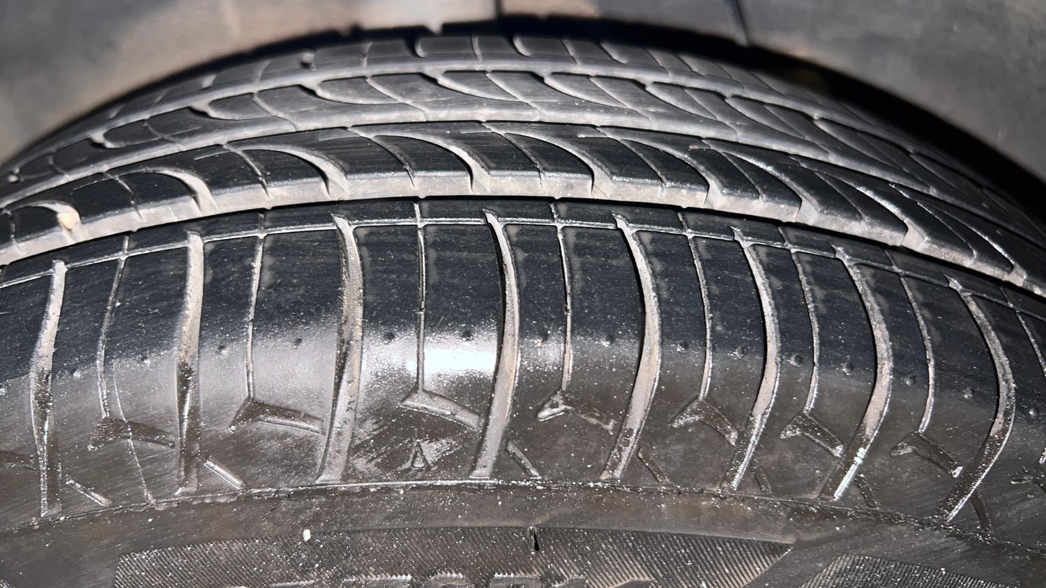 Used 2021 Hyundai Grand i10 Nios Sportz AMT 1.2 CRDi Diesel Automatic tyres RIGHT REAR TYRE TREAD VIEW