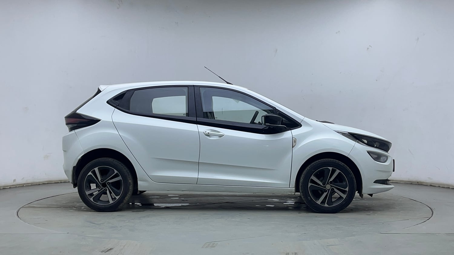 Used 2022 Tata Altroz XZ Petrol Petrol Manual exterior RIGHT SIDE VIEW
