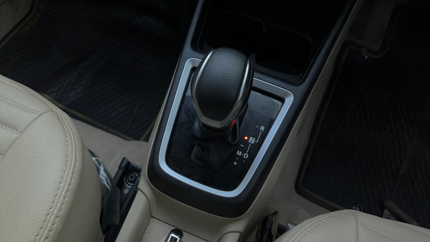 Used 2022 Maruti Suzuki Dzire ZXi AGS Petrol Automatic interior GEAR  KNOB VIEW