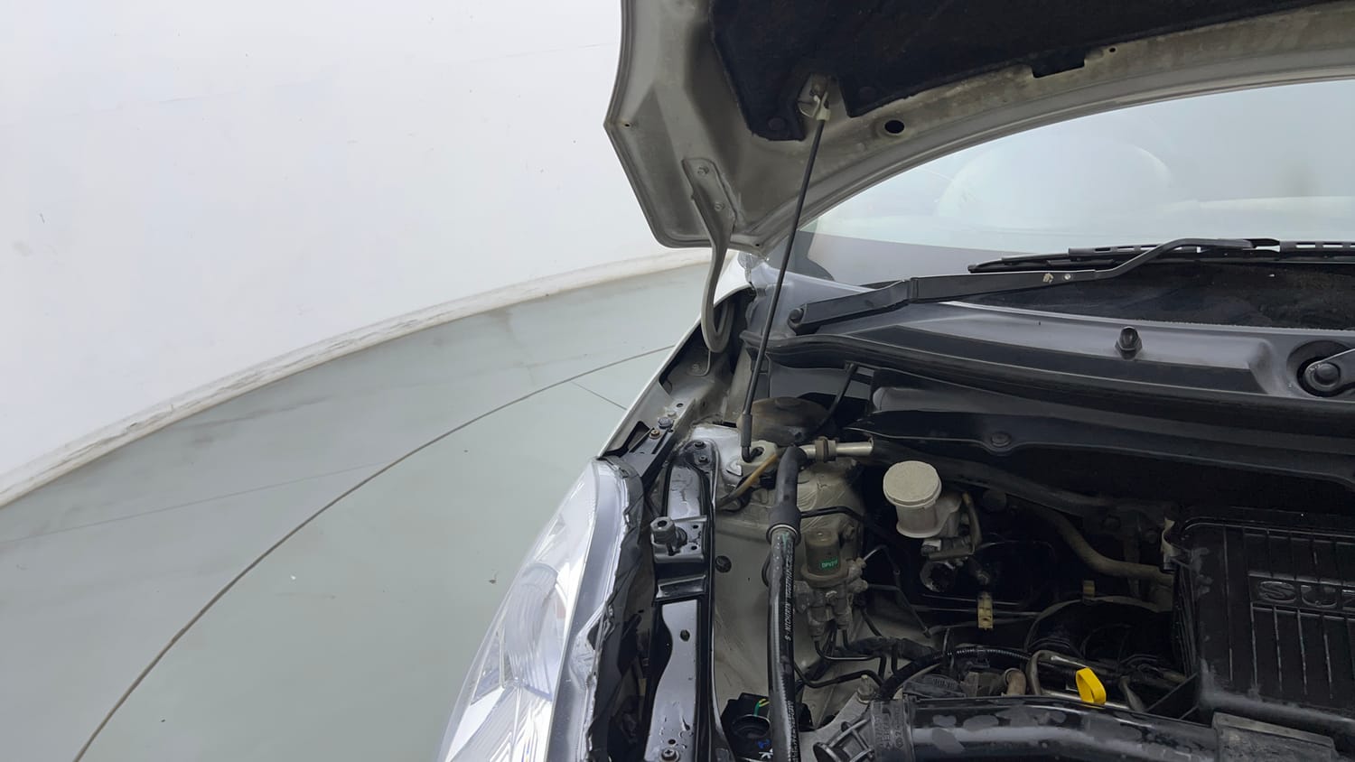 Used 2013 Maruti Suzuki Swift LXi Petrol Manual engine ENGINE RIGHT SIDE HINGE & APRON VIEW