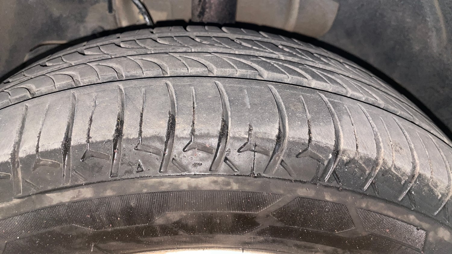 Used 2017 Tata Tiago Revotron XZA Petrol Automatic tyres LEFT FRONT TYRE TREAD VIEW