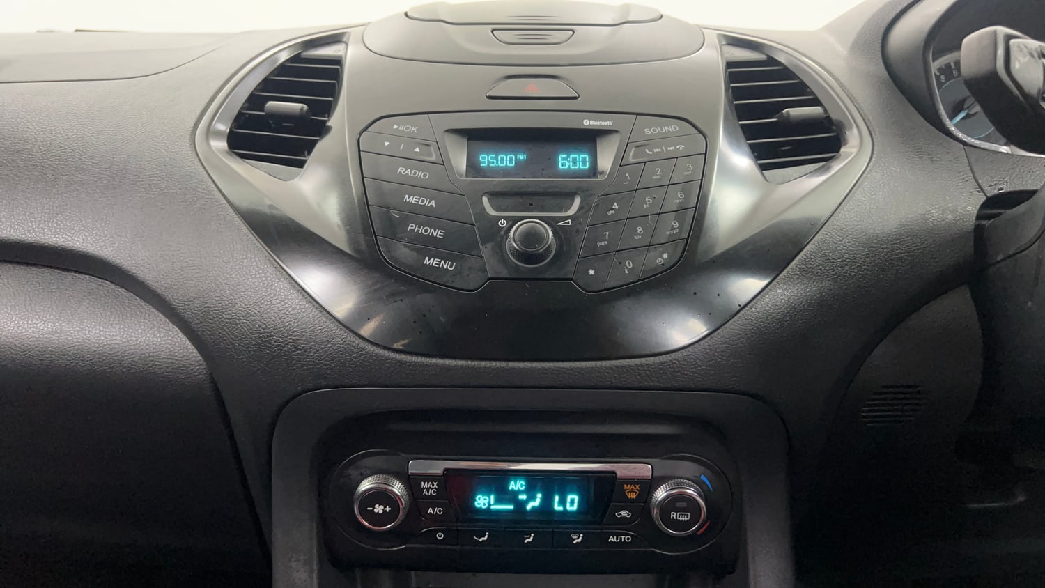 Used 2017 Ford Figo Titanium 1.2 Ti-VCT Petrol Manual interior MUSIC SYSTEM & AC CONTROL VIEW