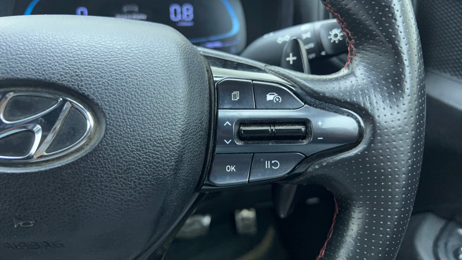 Used 2022 Hyundai Venue N-Line N6 DCT Dual Tone Petrol Automatic top_features Cruise control