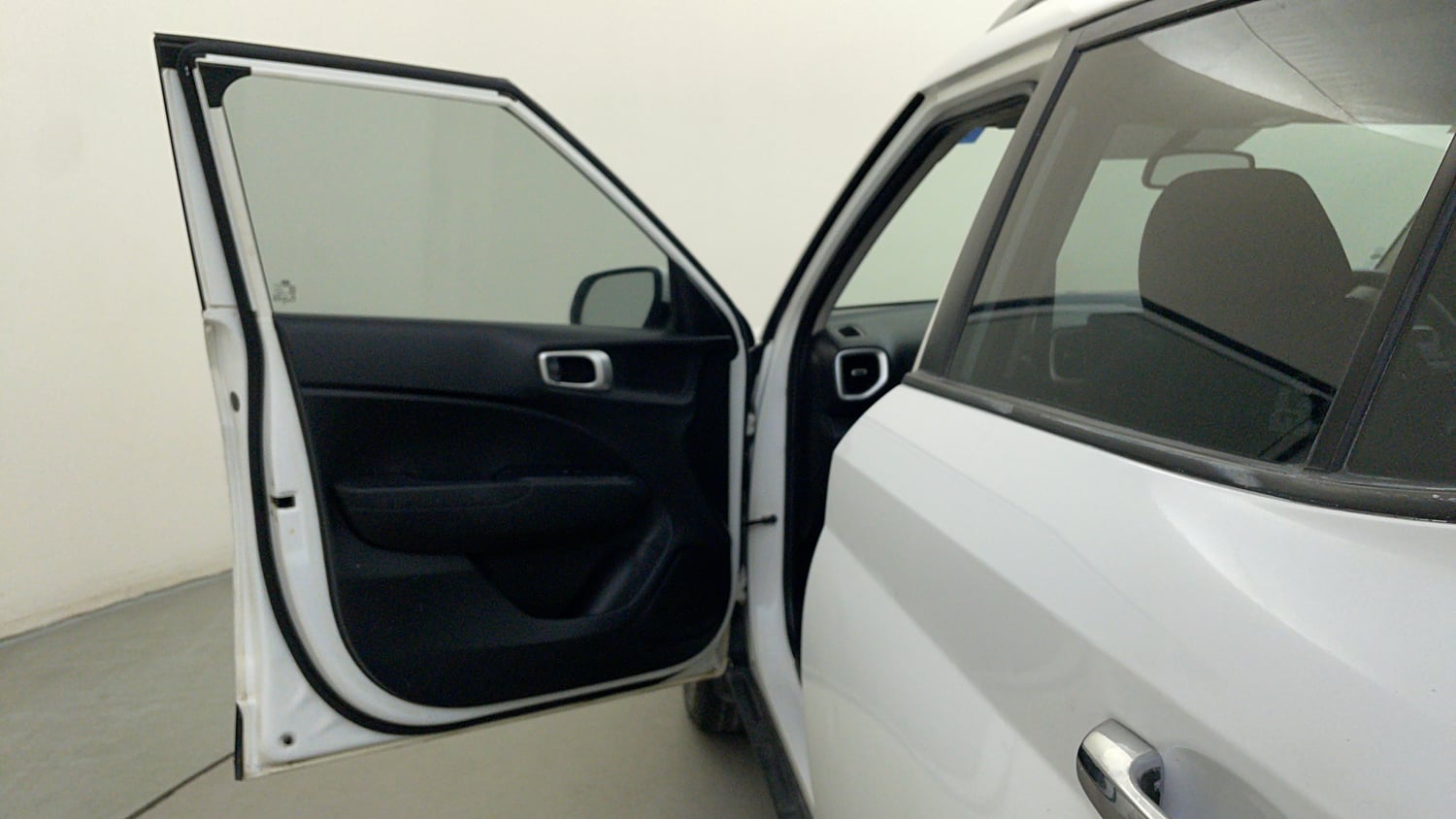 Used 2019 Hyundai Venue SX Plus 1.0 Turbo DCT Petrol Automatic interior LEFT FRONT DOOR OPEN VIEW