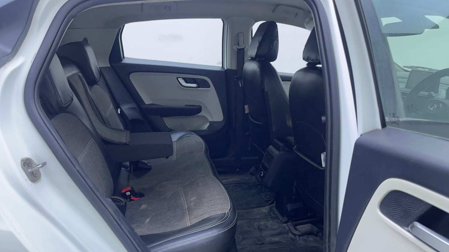Used 2022 Tata Altroz XZ Petrol Petrol Manual interior RIGHT SIDE REAR DOOR CABIN VIEW