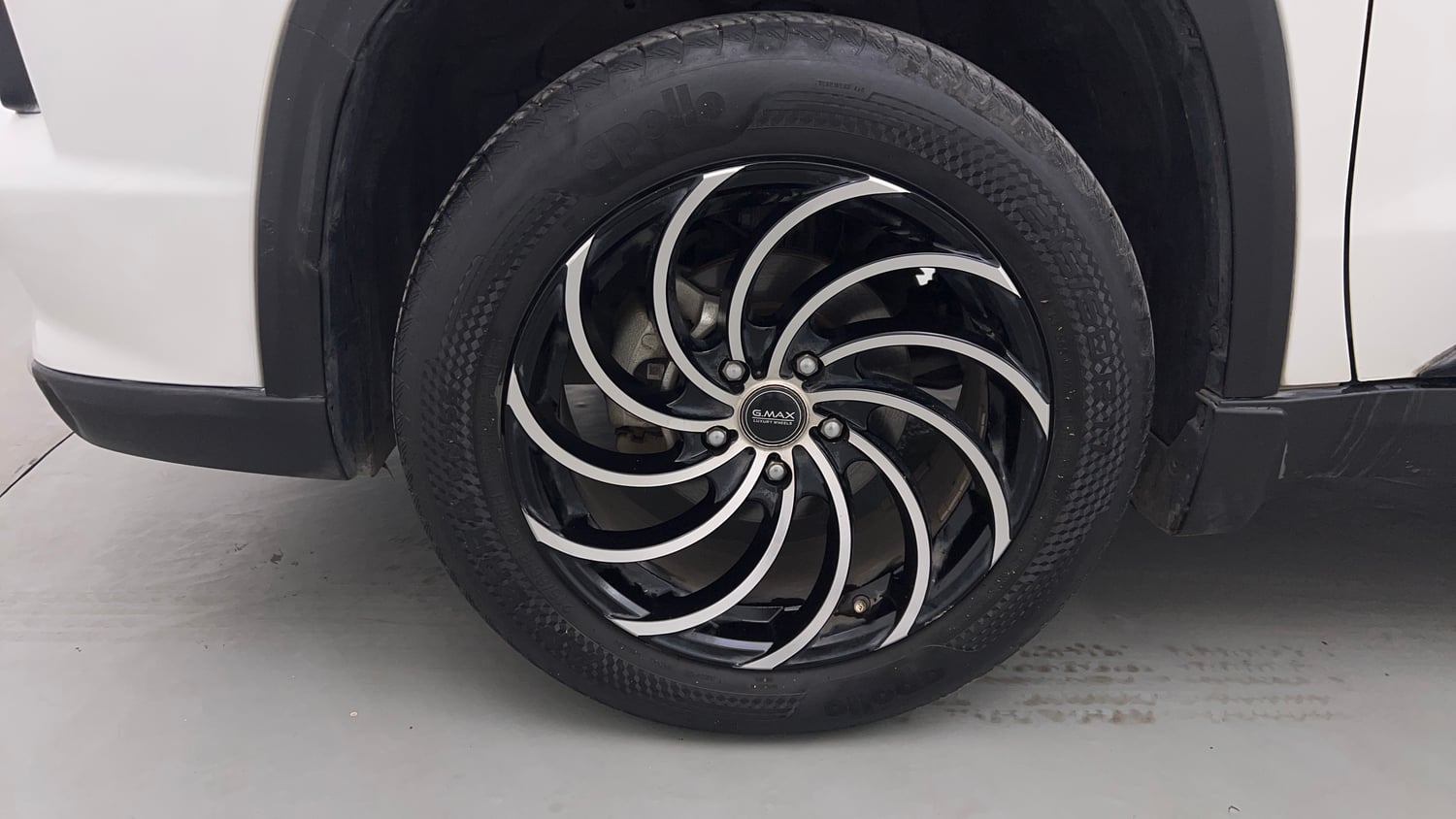 Used 2024 Maruti Suzuki Grand Vitara Delta CNG Cng Manual tyres LEFT FRONT TYRE RIM VIEW