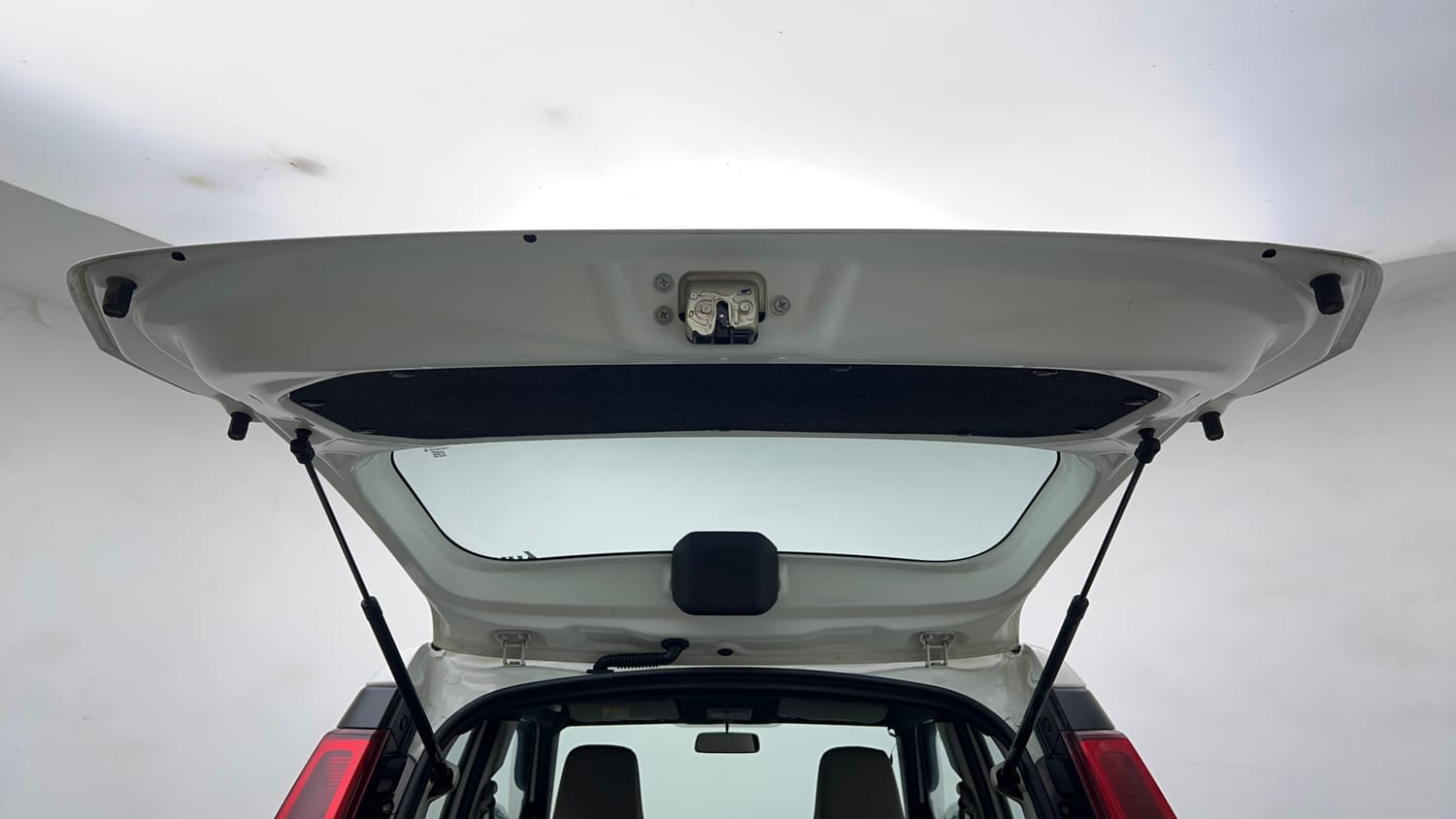 Used 2021 Maruti Suzuki Wagon R LXi (O) 1.0 CNG Cng Manual interior DICKY DOOR OPEN VIEW