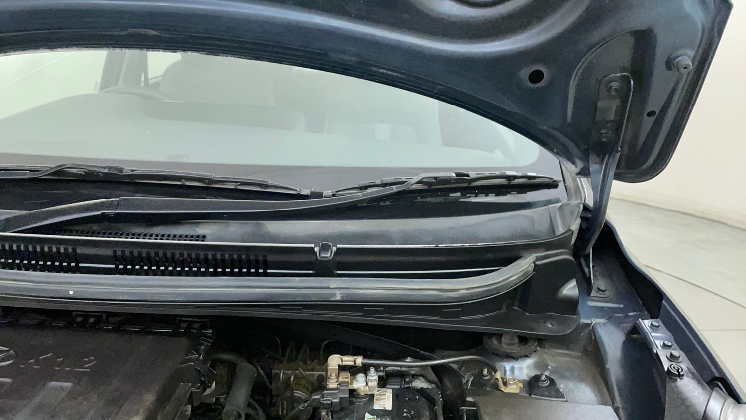 Used 2022 Hyundai Grand i10 Nios Sportz AMT 1.2 Kappa VTVT Petrol Automatic engine ENGINE LEFT SIDE HINGE & APRON VIEW