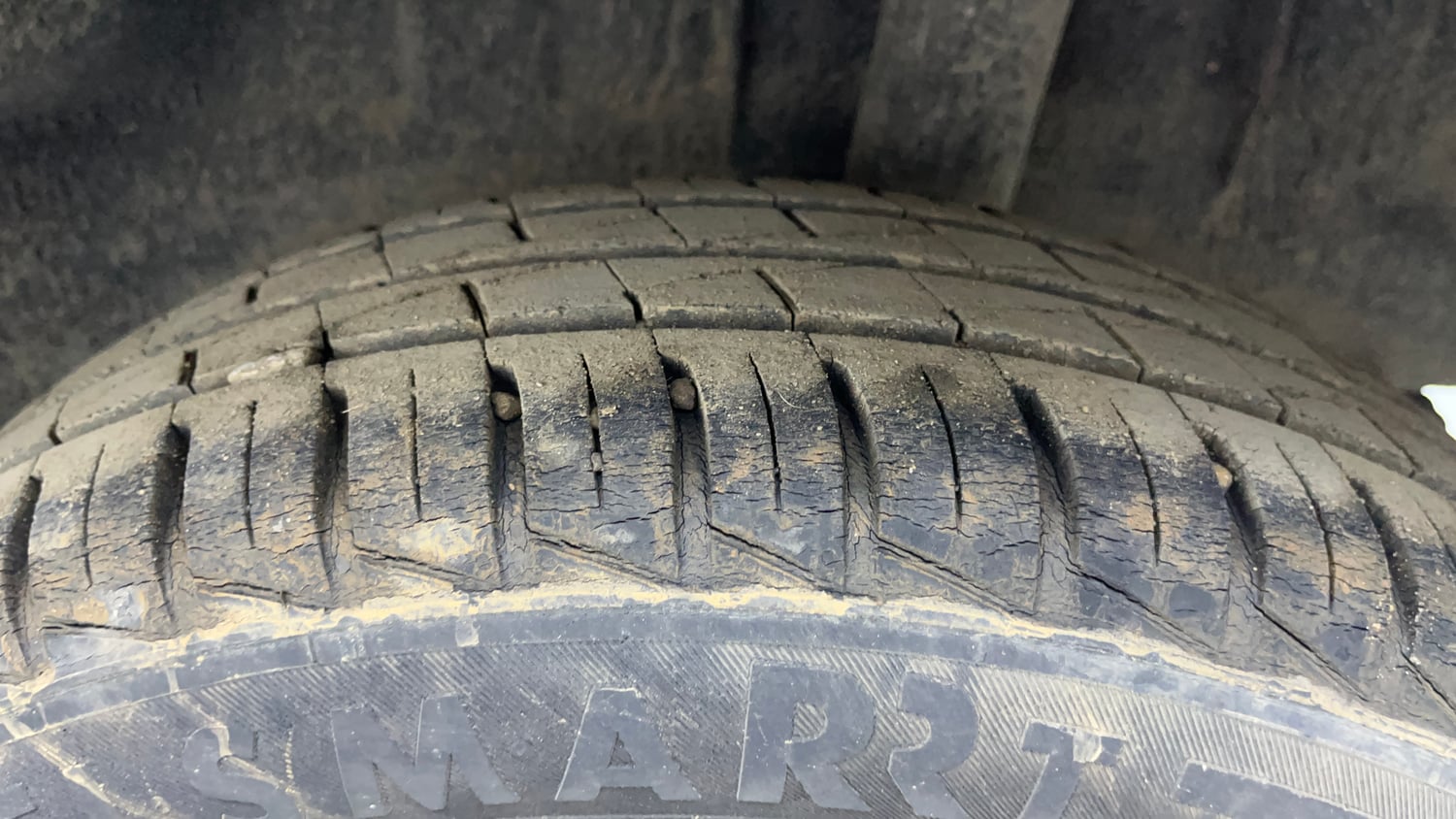 Used 2021 Renault Kwid RXT 1.0 Opt Petrol Manual tyres LEFT REAR TYRE TREAD VIEW