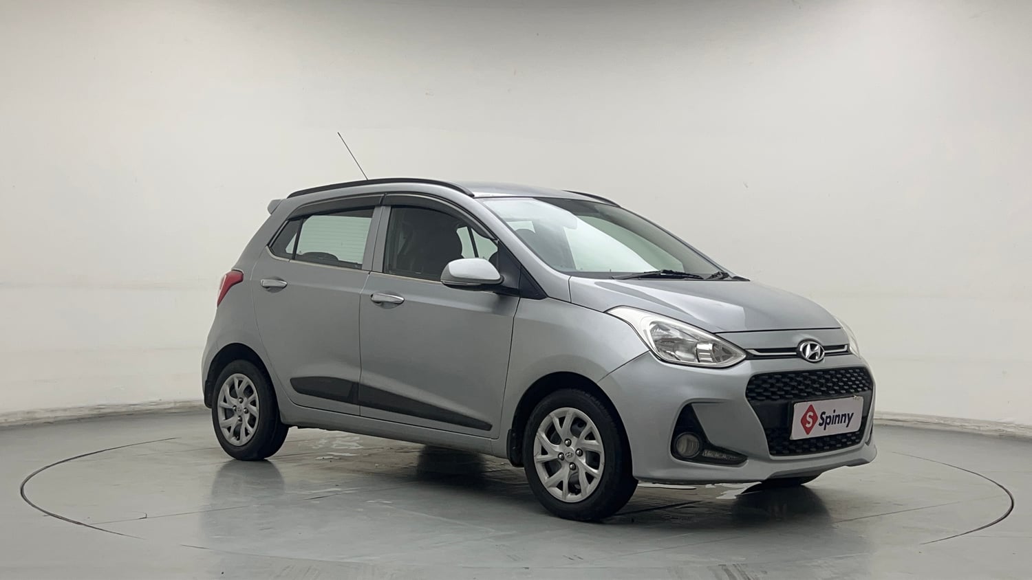 Used 2019 Hyundai Grand i10 Sportz 1.2 Kappa VTVT Petrol Manual exterior RIGHT FRONT CORNER VIEW