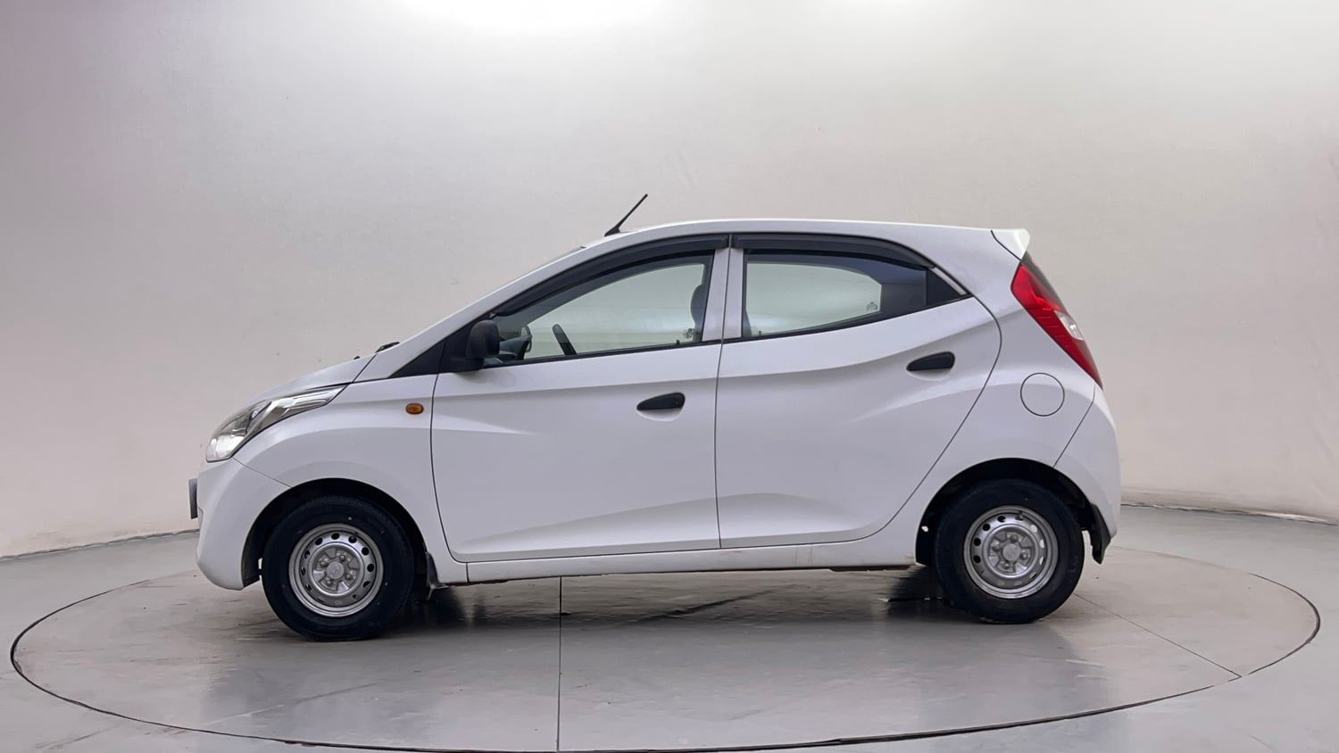 Used 2017 Hyundai Eon Era + Petrol Manual exterior LEFT SIDE VIEW