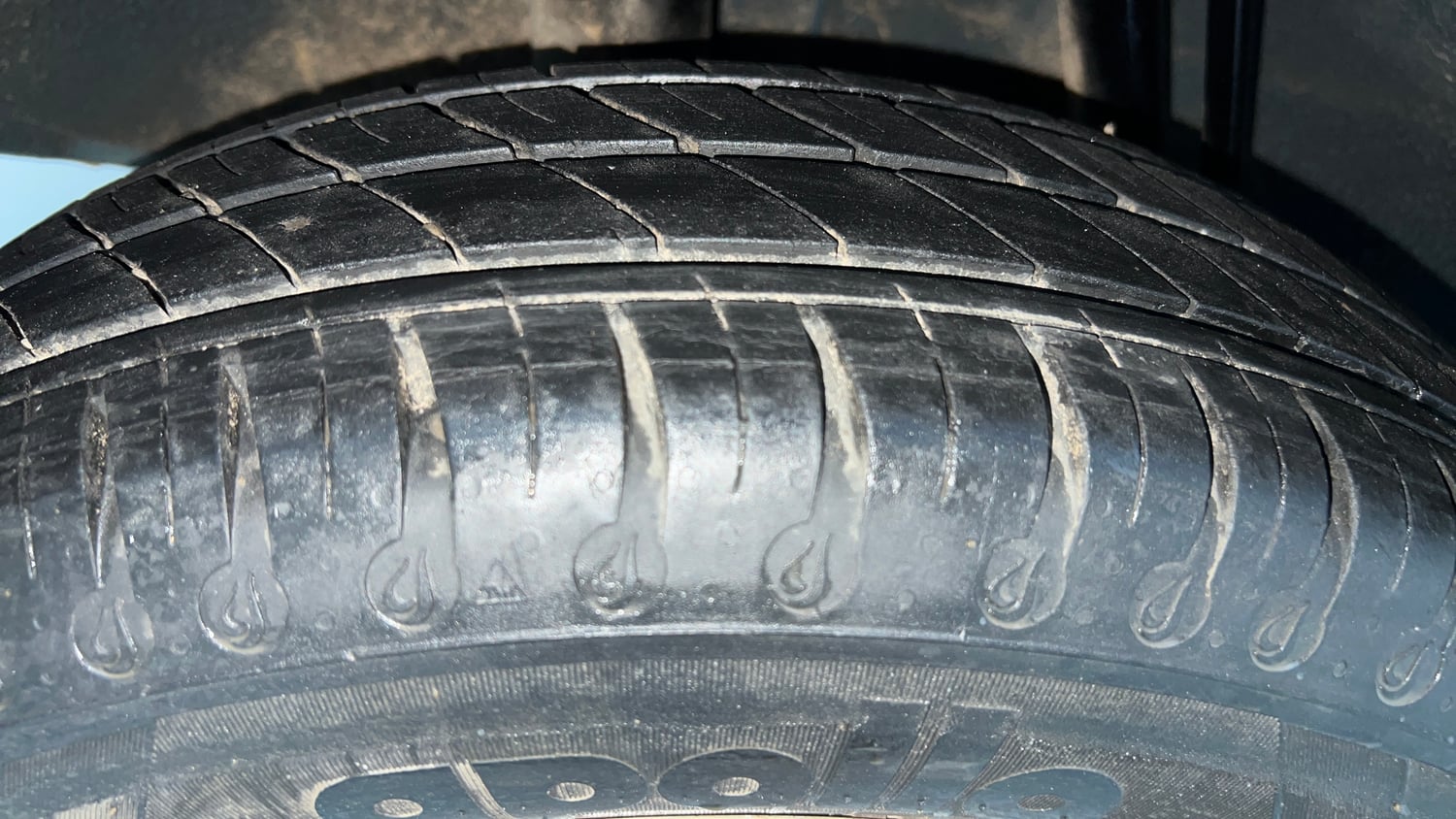 Used 2022 Renault Kwid RXT 1.0 AMT (O) Petrol Automatic tyres RIGHT REAR TYRE TREAD VIEW