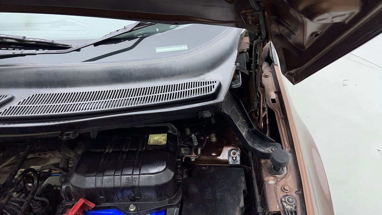 Used 2016 Ford EcoSport Ambiente 1.5L Ti-VCT Petrol Manual engine ENGINE LEFT SIDE HINGE & APRON VIEW
