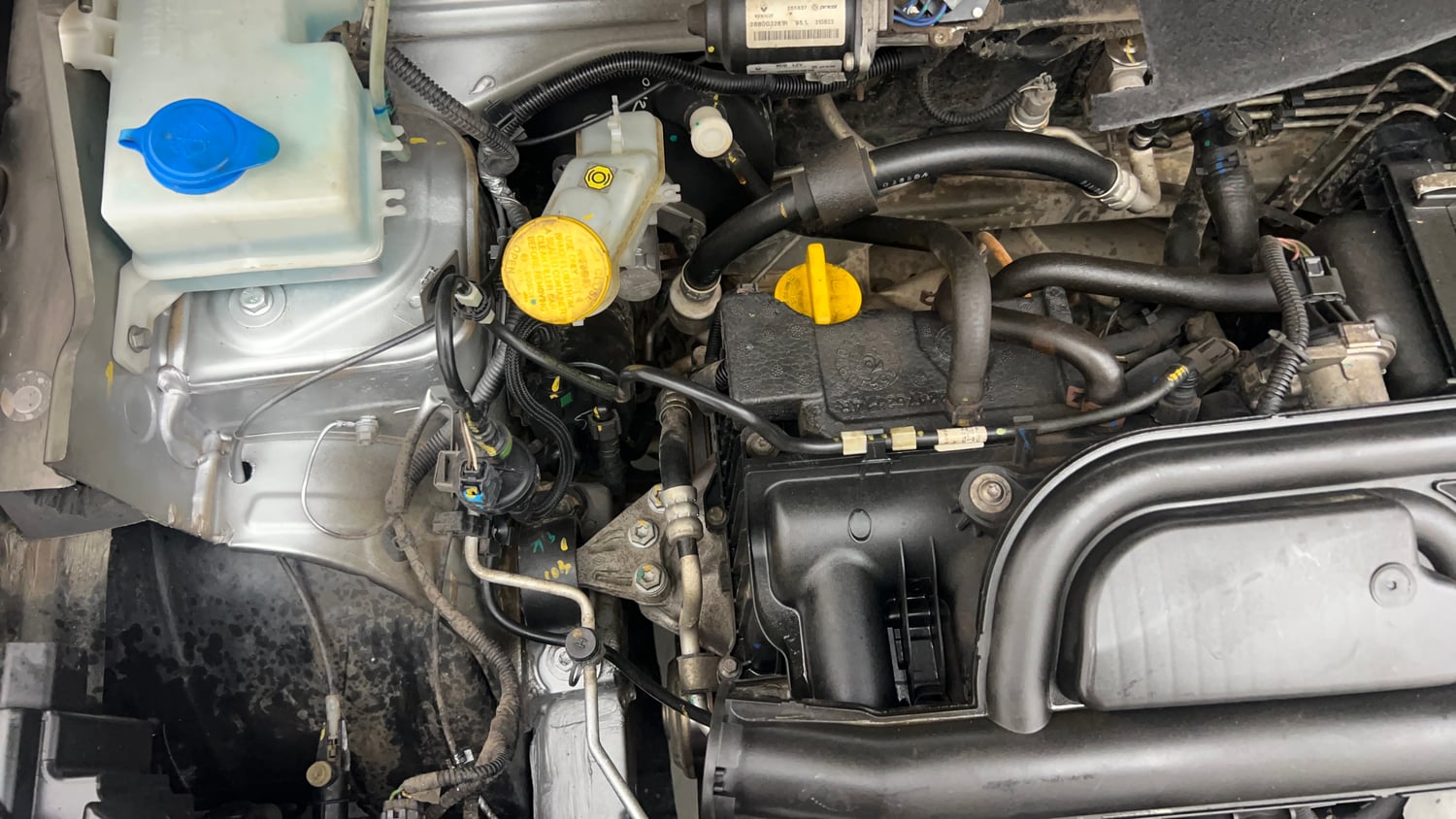 Used 2024 Renault Kwid RXT 1.0L Petrol Manual engine ENGINE RIGHT SIDE VIEW