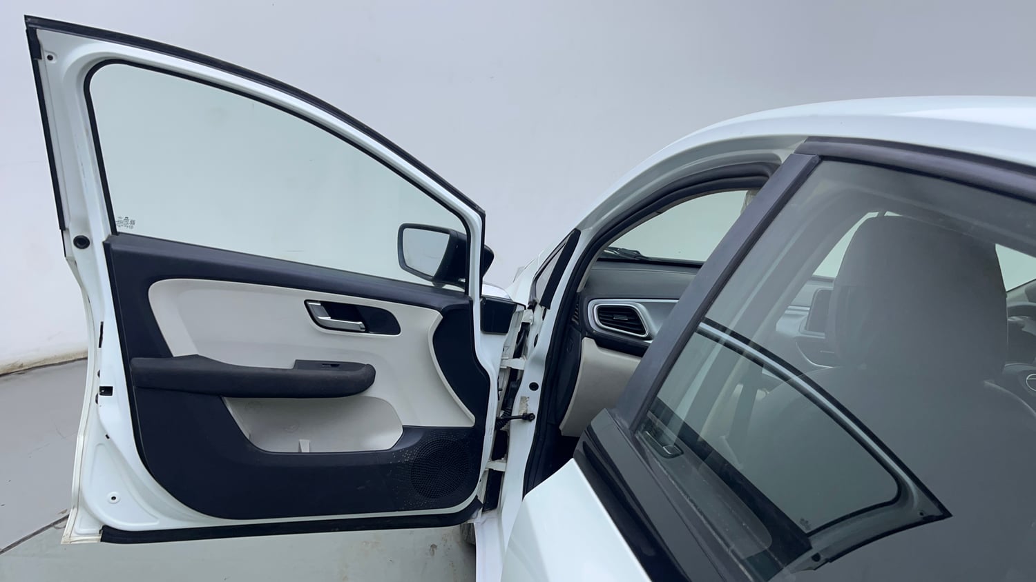 Used 2022 Tata Altroz XZ Petrol Petrol Manual interior LEFT FRONT DOOR OPEN VIEW