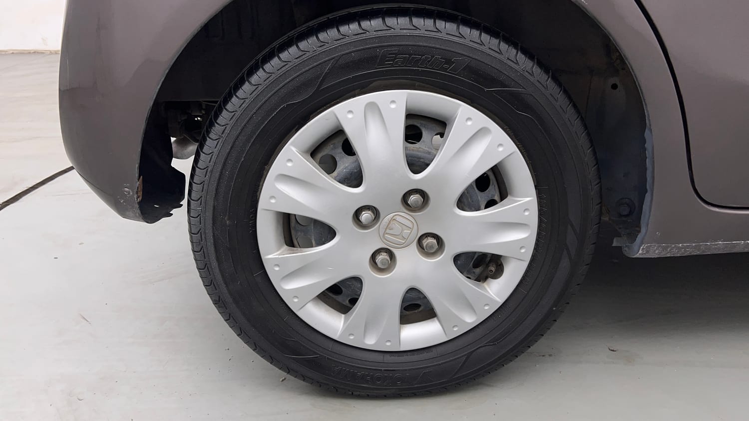 Used 2013 Honda Brio S MT Petrol Manual tyres RIGHT REAR TYRE RIM VIEW