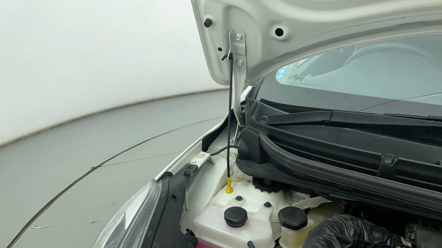 Used 2024 Hyundai Aura SX 1.2 (O) Petrol Petrol Manual engine ENGINE RIGHT SIDE HINGE & APRON VIEW
