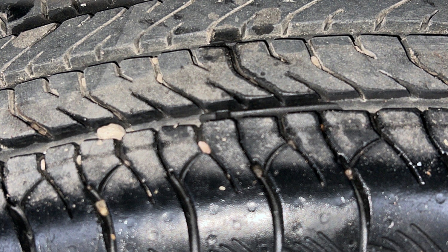 Used 2024 Maruti Suzuki Grand Vitara Delta CNG Cng Manual tyres RIGHT REAR TYRE TREAD VIEW