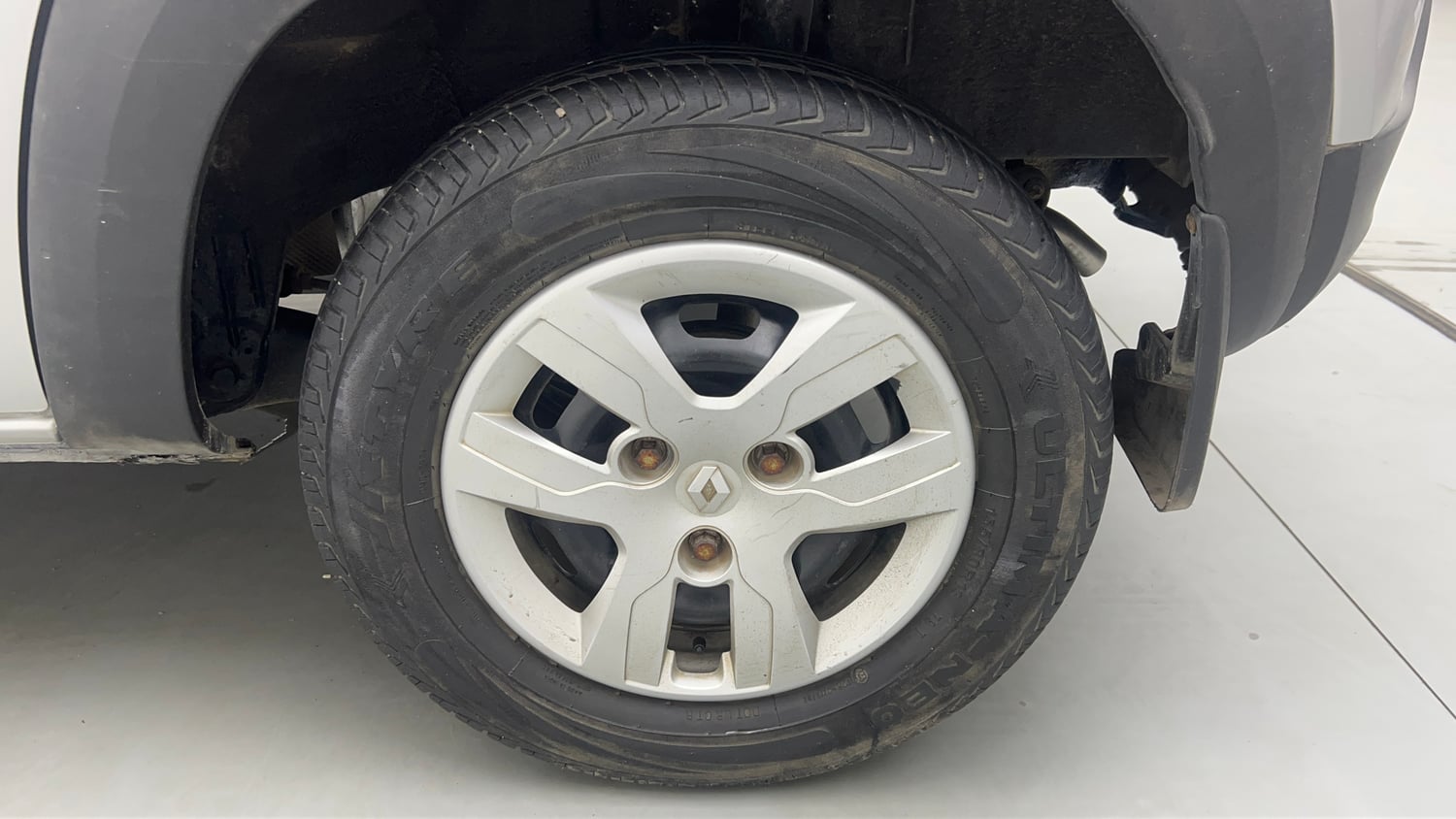 Used 2018 Renault Kwid RXT Opt Petrol Manual tyres LEFT REAR TYRE RIM VIEW