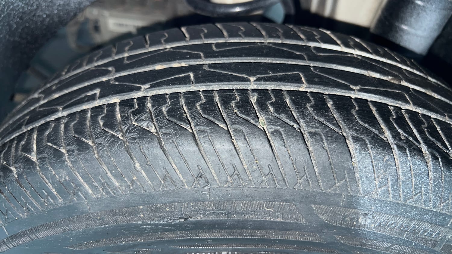 Used 2024 MG Motors Comet EV Excite FC Electric Automatic tyres LEFT REAR TYRE TREAD VIEW