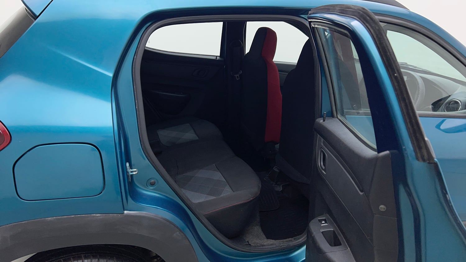 Used 2022 Renault Kwid RXT 1.0 AMT (O) Petrol Automatic interior RIGHT SIDE REAR DOOR CABIN VIEW