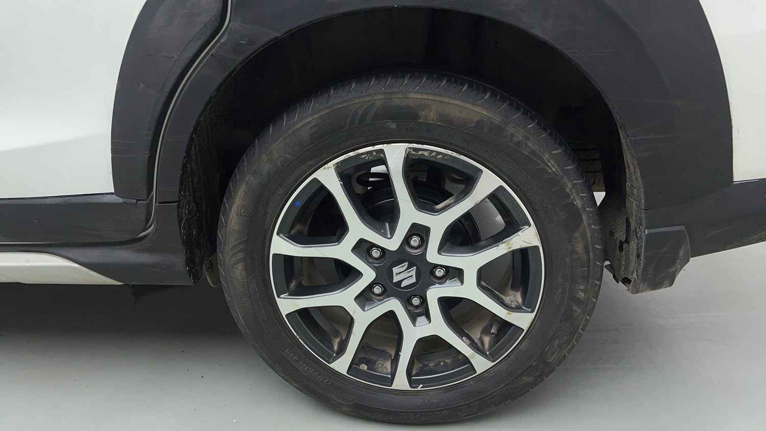 Used 2024 Maruti Suzuki XL6 Zeta MT CNG Cng Manual tyres LEFT REAR TYRE RIM VIEW