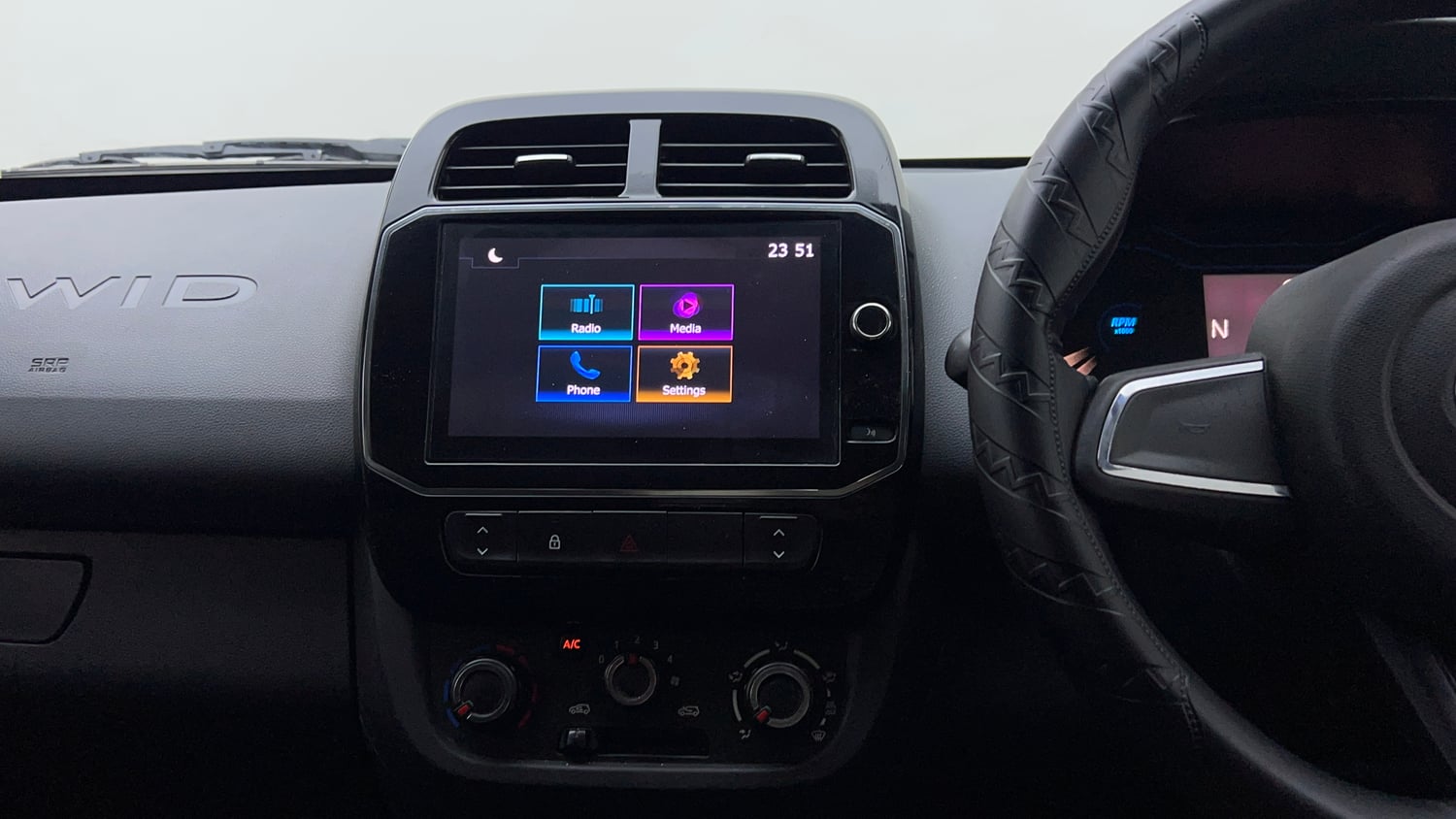 Used 2022 Renault Kwid RXT 1.0 AMT (O) Petrol Automatic interior MUSIC SYSTEM & AC CONTROL VIEW