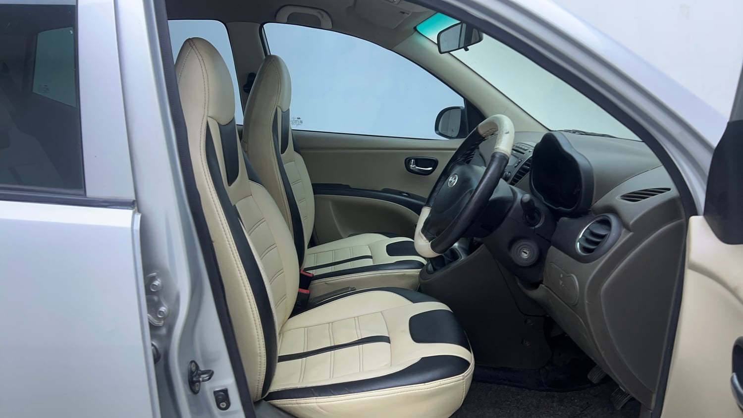 Used 2012 Hyundai i10 Sportz 1.2 Kappa2 Petrol Manual interior RIGHT SIDE FRONT DOOR CABIN VIEW