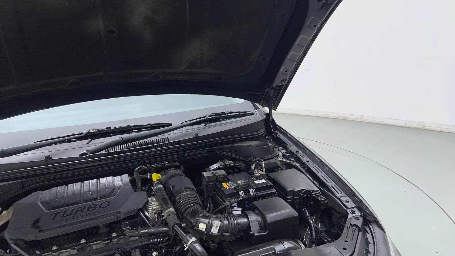 Used 2023 Hyundai Verna SX (O) 1.5 Turbo Petrol DCT Petrol Automatic engine ENGINE LEFT SIDE HINGE & APRON VIEW