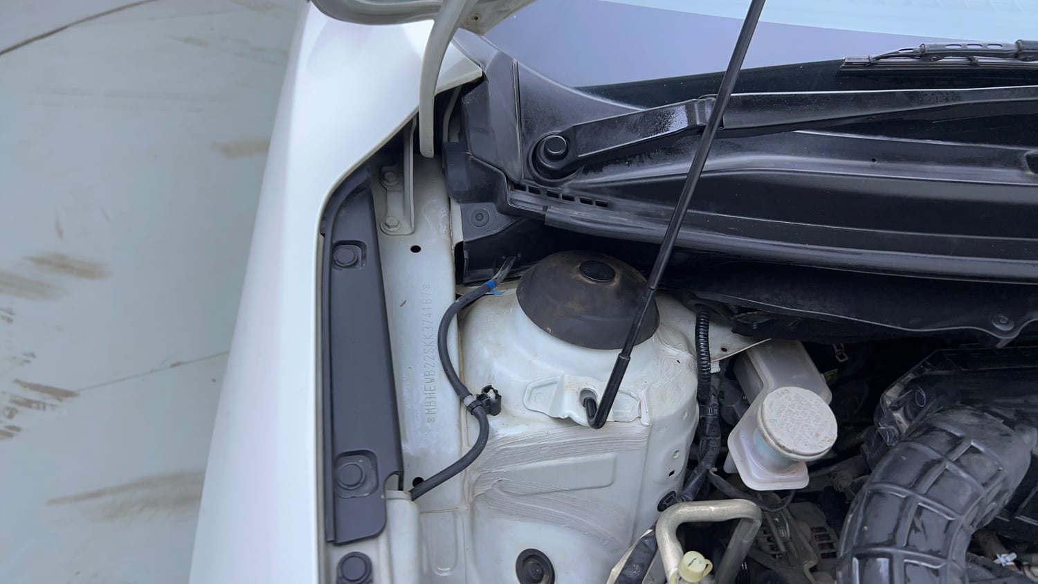 Used 2019 Maruti Suzuki Baleno Zeta Petrol Manual engine ENGINE RIGHT SIDE HINGE & APRON VIEW
