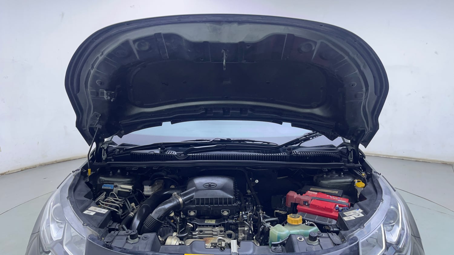 Used 2022 Tata Nexon XMA Petrol Automatic engine ENGINE & BONNET OPEN FRONT VIEW