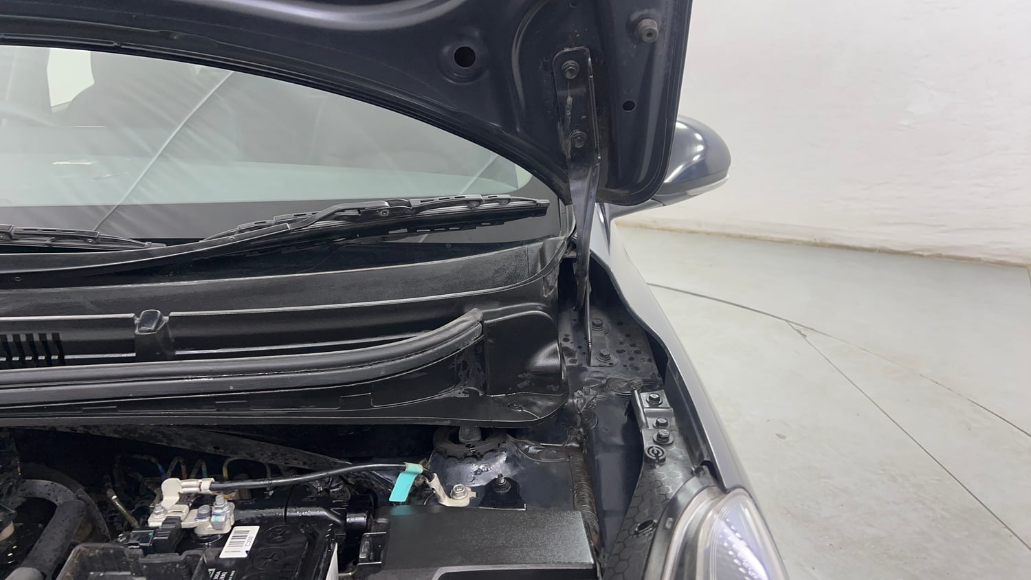 Used 2024 Hyundai Aura SX 1.2 CNG Cng Manual engine ENGINE LEFT SIDE HINGE & APRON VIEW