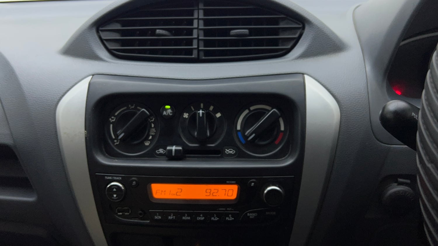 Used 2016 Maruti Suzuki Alto 800 Vxi Petrol Manual top_features Integrated (in-dash) music system