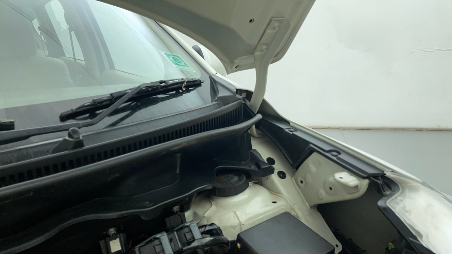 Used 2022 Maruti Suzuki Ertiga ZXi AT Petrol Automatic engine ENGINE LEFT SIDE HINGE & APRON VIEW