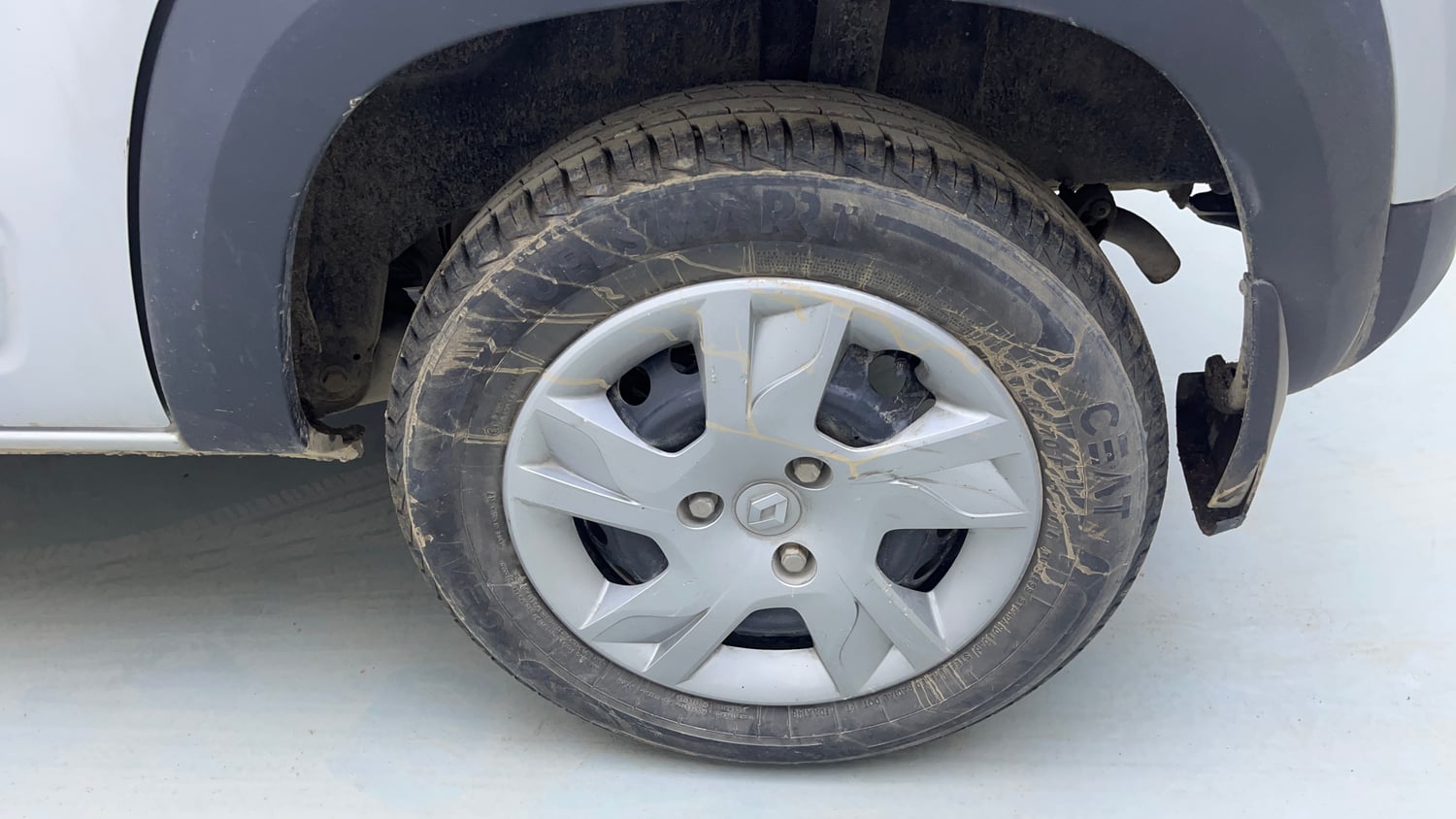Used 2021 Renault Kwid RXT 1.0 Opt Petrol Manual tyres LEFT REAR TYRE RIM VIEW