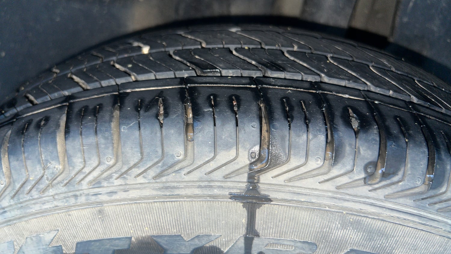 Used 2018 Maruti Suzuki Swift VXi AMT Petrol Automatic tyres LEFT REAR TYRE TREAD VIEW