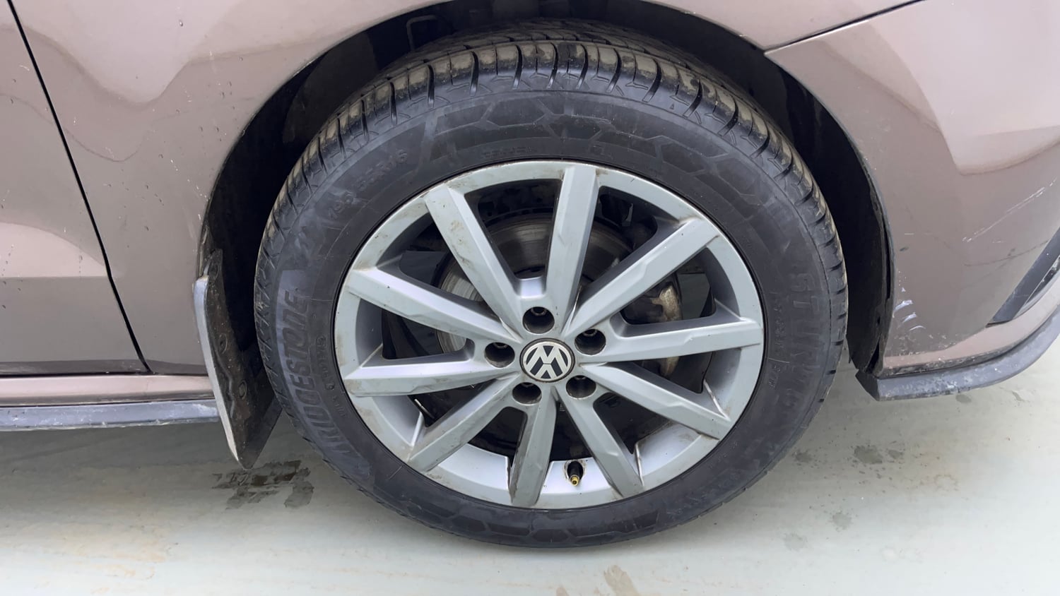 Used 2021 Volkswagen Polo Highline Plus 1.0L TSI Petrol Manual tyres RIGHT FRONT TYRE RIM VIEW