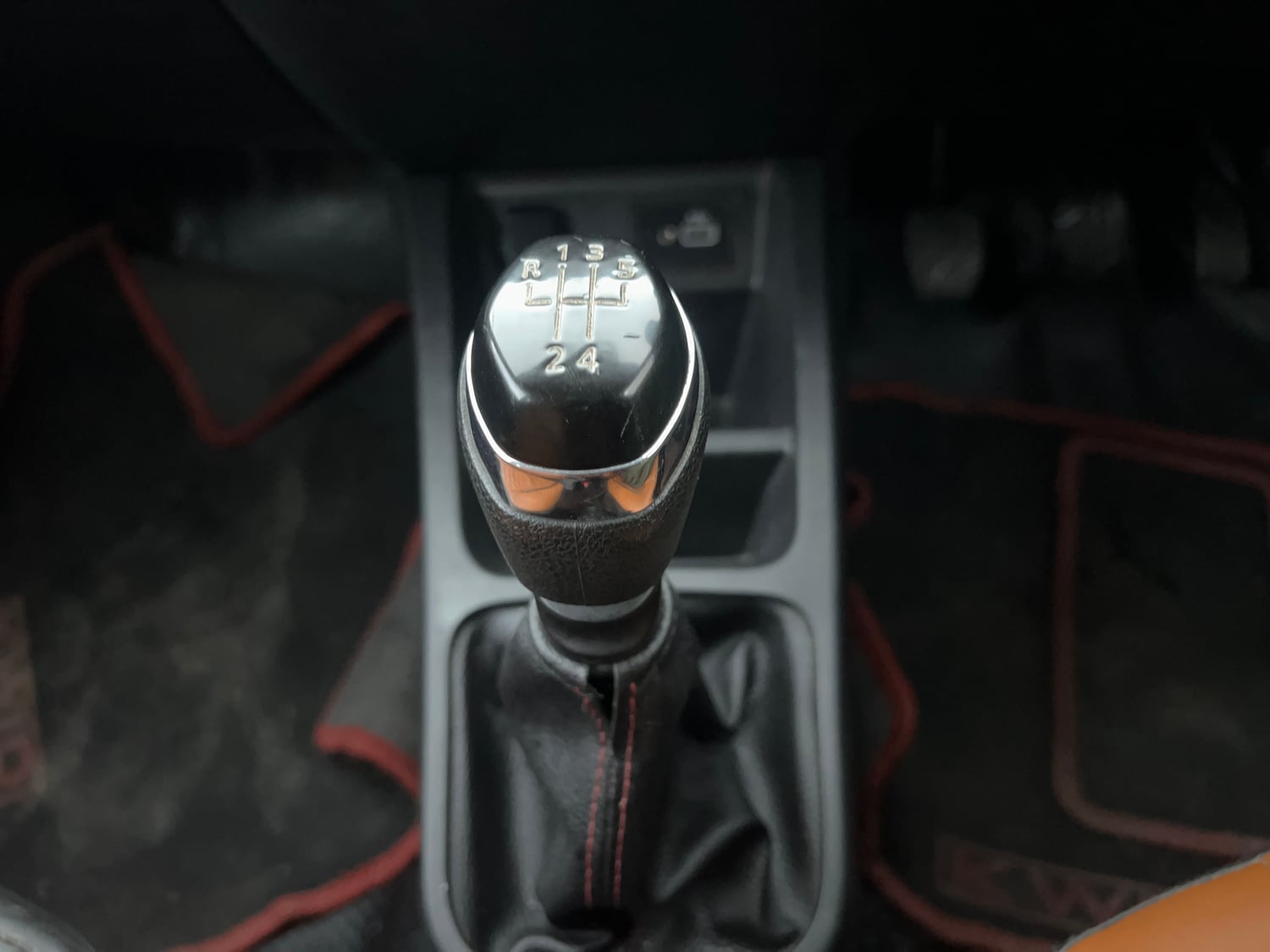 Used 2024 Renault Kwid RXT 1.0L Petrol Manual interior GEAR  KNOB VIEW