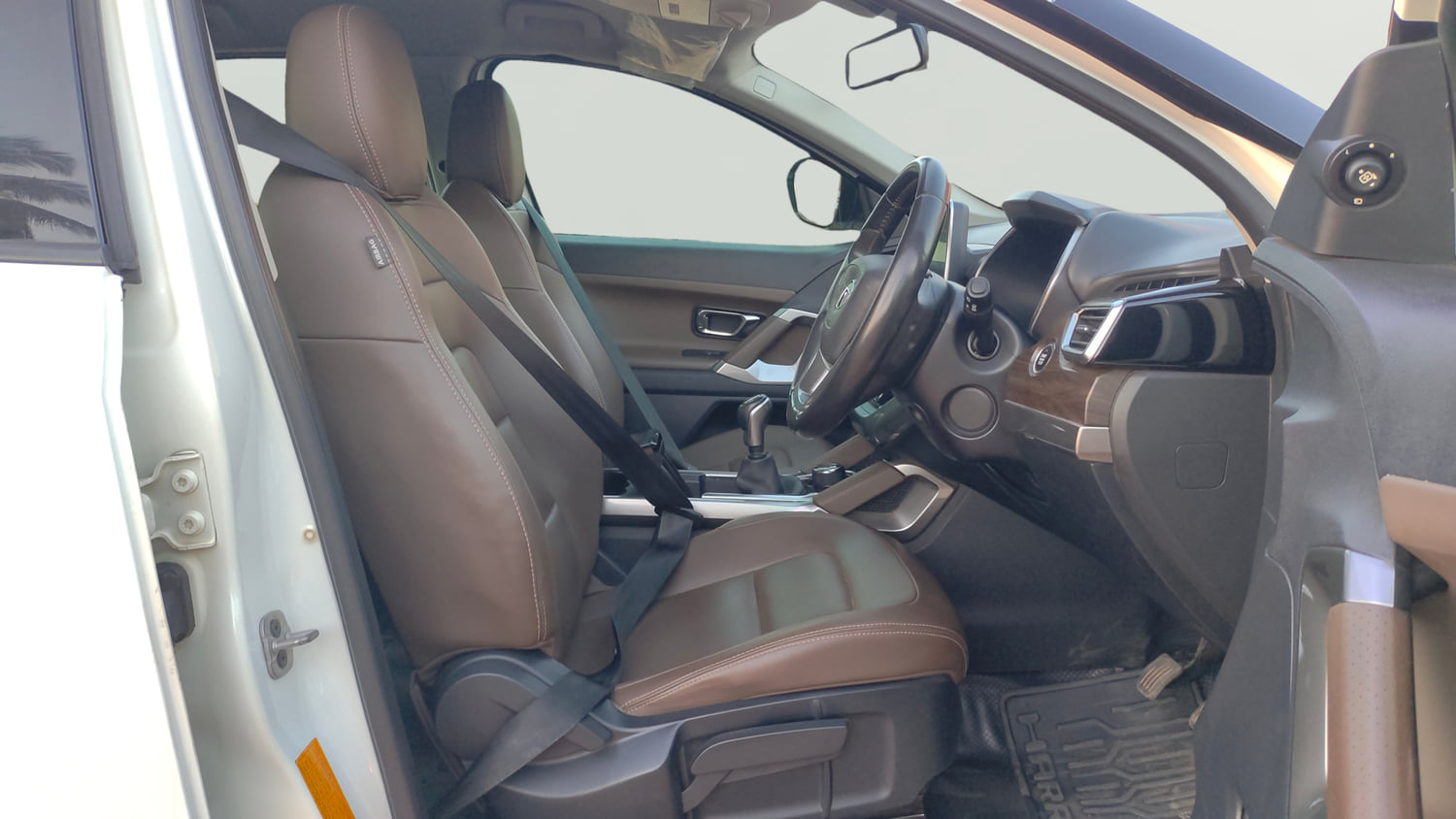 Used 2019 Tata Harrier XZ Diesel Manual interior RIGHT SIDE FRONT DOOR CABIN VIEW