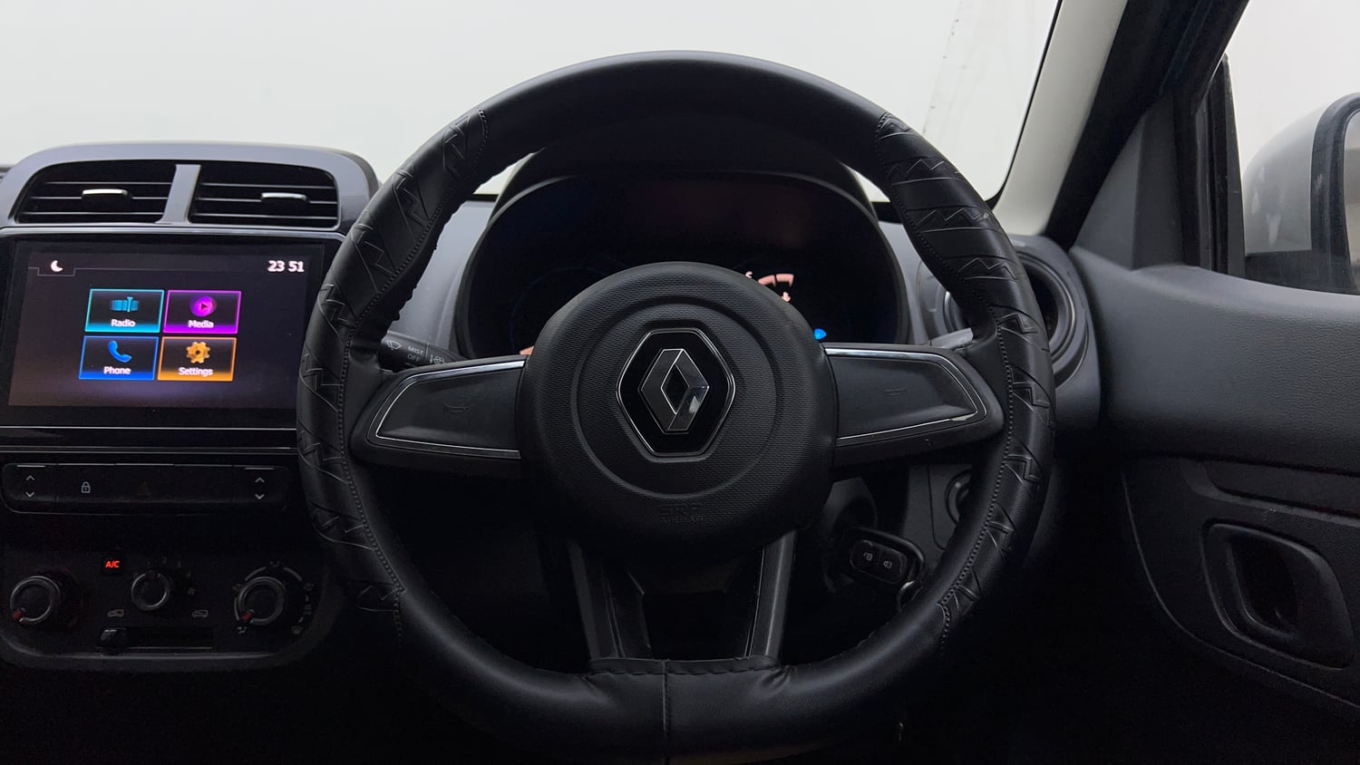 Used 2022 Renault Kwid RXT 1.0 AMT (O) Petrol Automatic interior STEERING VIEW