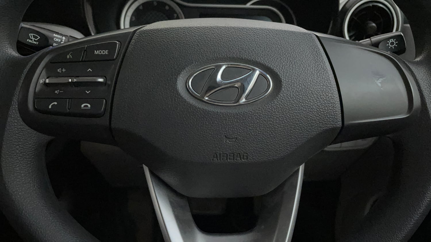 Used 2022 Hyundai Grand i10 Nios Sportz AMT 1.2 Kappa VTVT Petrol Automatic top_features Airbags