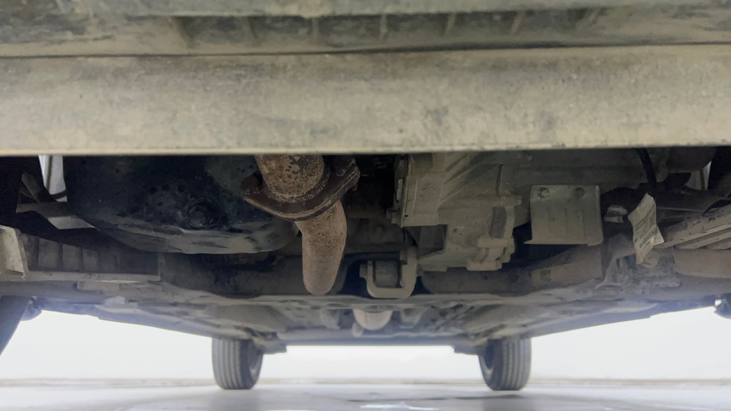 Used 2023 Tata Punch Creative Dual Tone AMT Petrol Automatic extra FRONT LEFT UNDERBODY VIEW