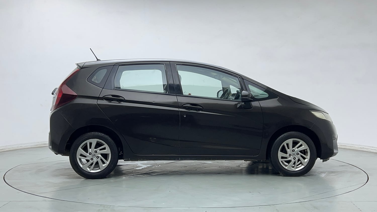 Used 2016 Honda Jazz V Petrol Petrol Manual exterior RIGHT SIDE VIEW